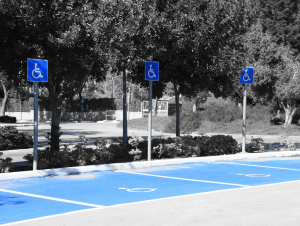FalschparkenaufeinemBehindertenparkplatz_694
